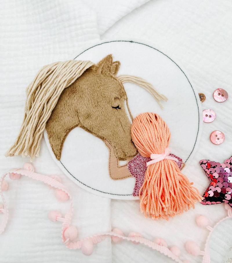 Große Pferdemädchen-Applikation Hellbraun von StoffFoermchen