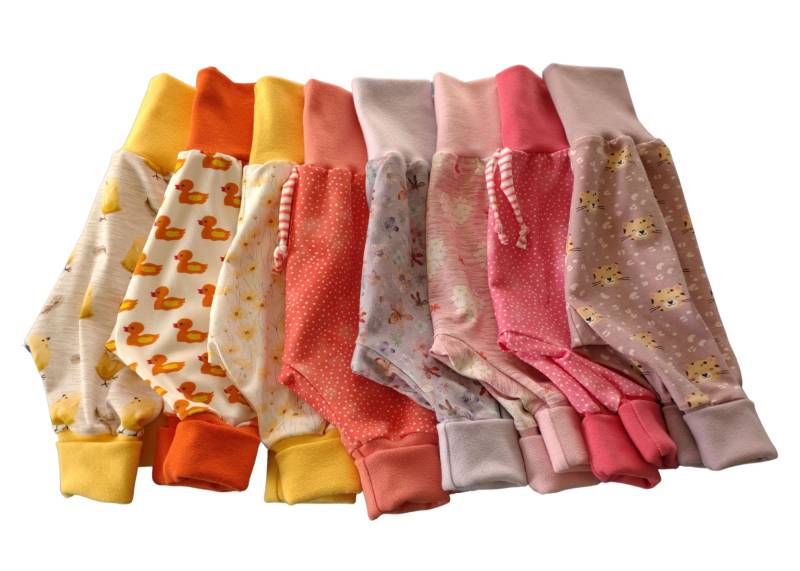 Baby Pumphose Babyhose Geschenk Mädchen Handmade Mitwachshose Aus Hochwertigen Jersey Stoffen von StoffeundKreatives