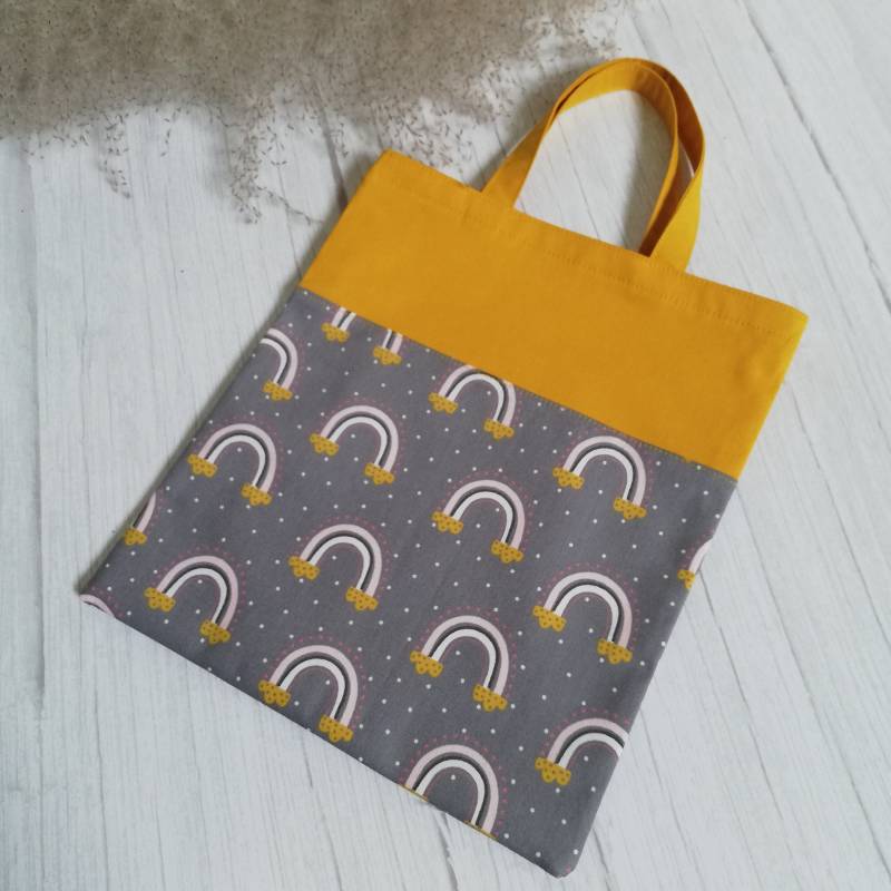 Kinder Tragetasche Mit Namen Regenbogen Grau Gelb von Stoffice