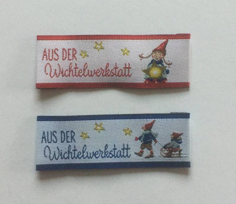 Aufnäher "Aus Der Wichtelwerkstatt", in Rot Und Blau von StoffligerFirlefanz