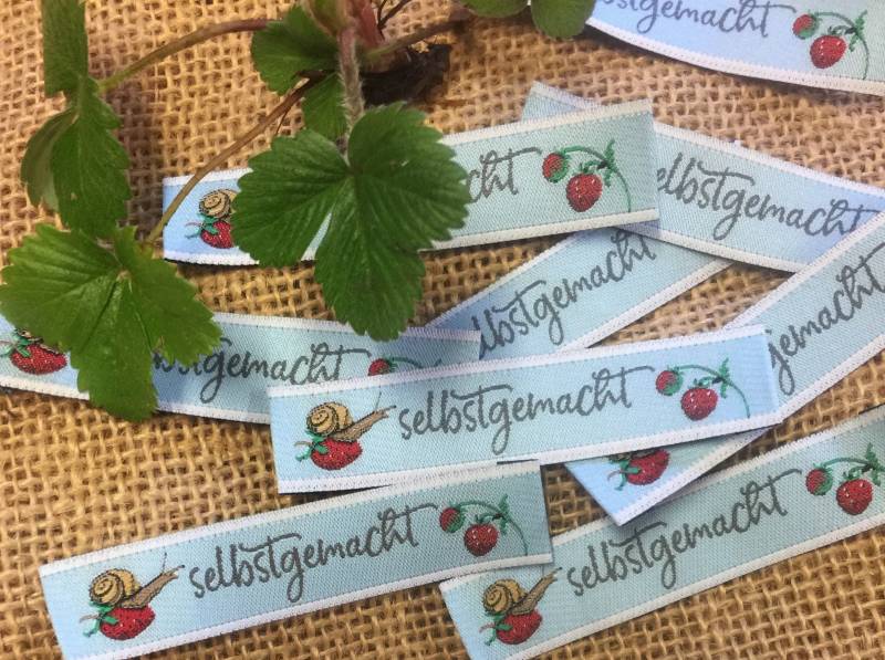 Aufnäher "Erdbeerzeit", Selbstgemacht von StoffligerFirlefanz