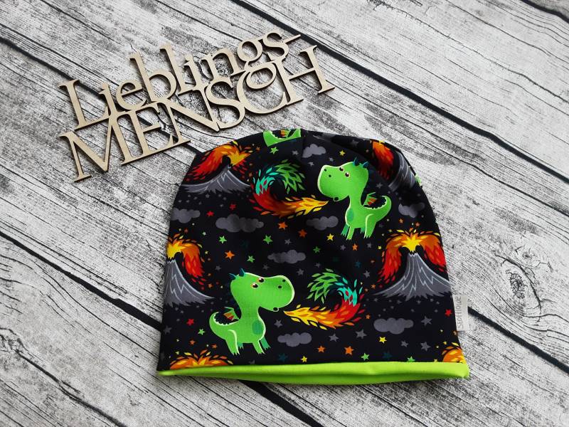 Beanie Drachenland Mit Oder Ohne Loop - Mütze Drache Für Mädchen Und Jungs Schwarz/Grün von Stoffloewe
