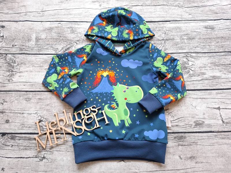 Einzelstück Größe 98 Hoodie Drachenland - Kapuzenpullover Für Mädchen Und Jungs Drache Blau/Grün/Rot von Stoffloewe