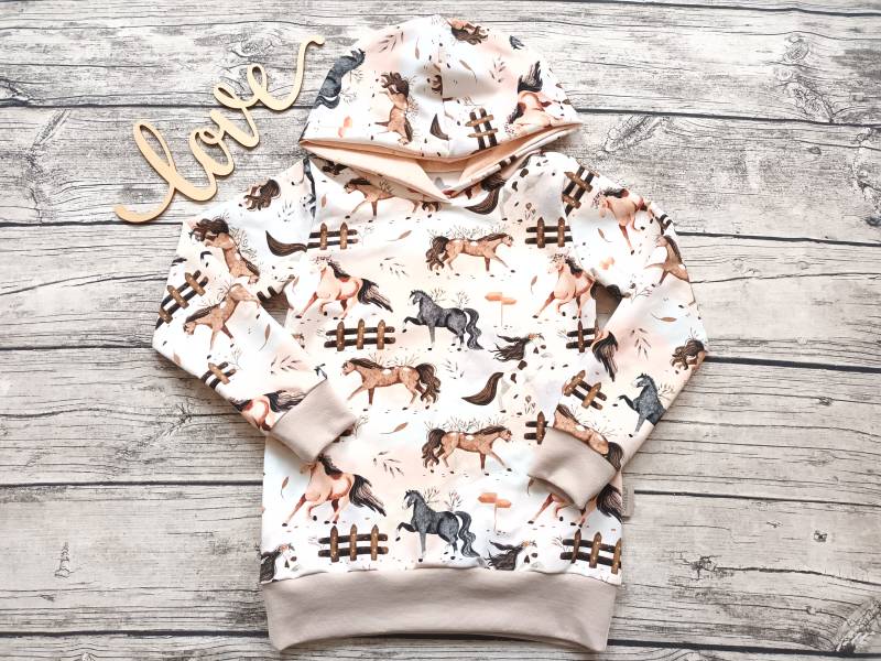 Hoodie Pferdekoppel - Kapuzenpullover Mit Pferde Für Mädchen von Stoffloewe