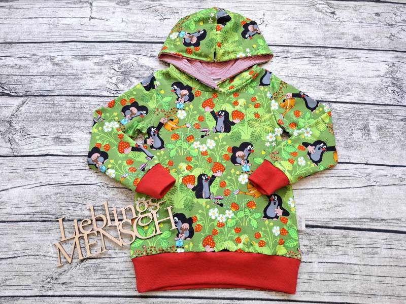 Kapuzenpullover Pauli Der Kleine Maulwurf Im Erdbeerfeld - Hoodie Für Mädchen Und Jungs von Stoffloewe