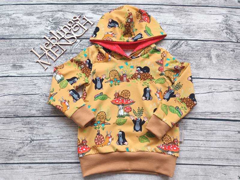 Kapuzenpullover Pauli Der Kleine Maulwurf Waldabenteuer - Hoodie/Pullover Für Mädchen Und Jungs von Stoffloewe