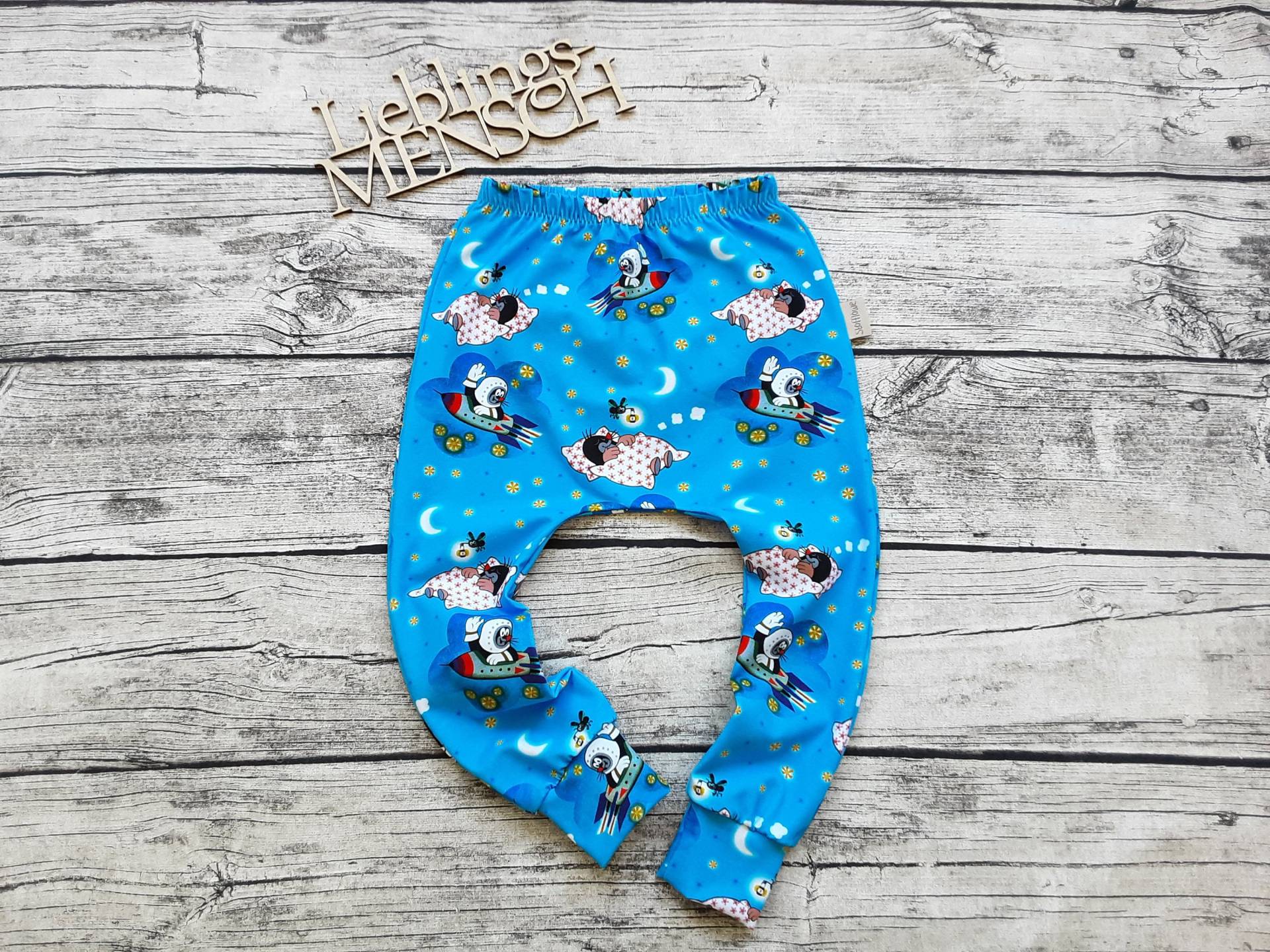 Letzte 2-3 Jahre Slim Harem Hose Pauli Der Kleine Maulwurf Astronaut Im Weltraum Mit Glühwürmchen - Babyhose Kinderhose von Stoffloewe