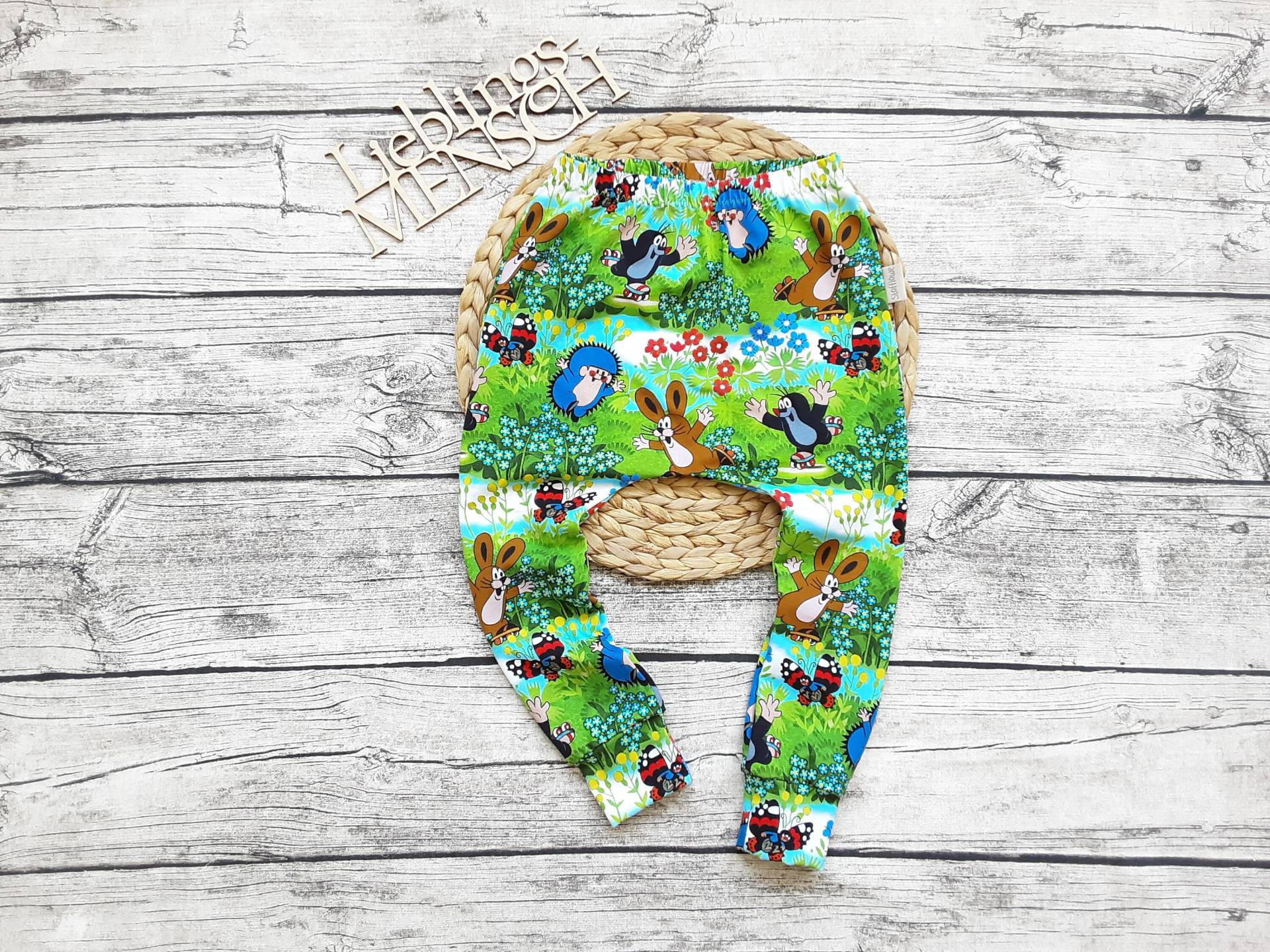 Letzte Größe 2-3 Jahre Slim Harem Hose Für Kinder Pauli Der Kleine Maulwurf Mit Seinen Freunden Hase, Igel & Schmetterling von Stoffloewe