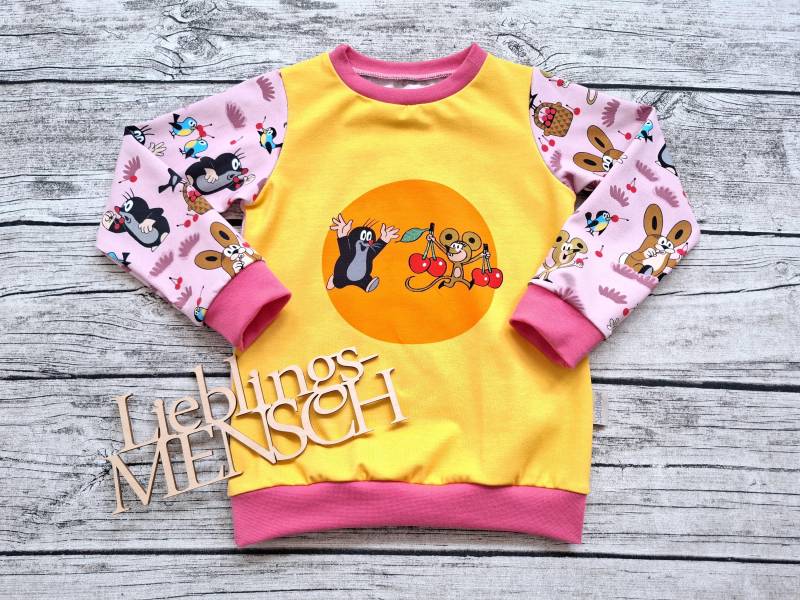 Letzter Größe 110 Pullover Pauli Der Kleine Maulwurf Kirsche - Für Mädchen Und Jungs Rosa/Pink/Gelb von Stoffloewe
