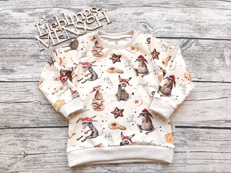 Sweatshirt Weihnachtsbäckerei & Weihnachtsmaus - Pullover Für Mädchen Und Jungs von Stoffloewe