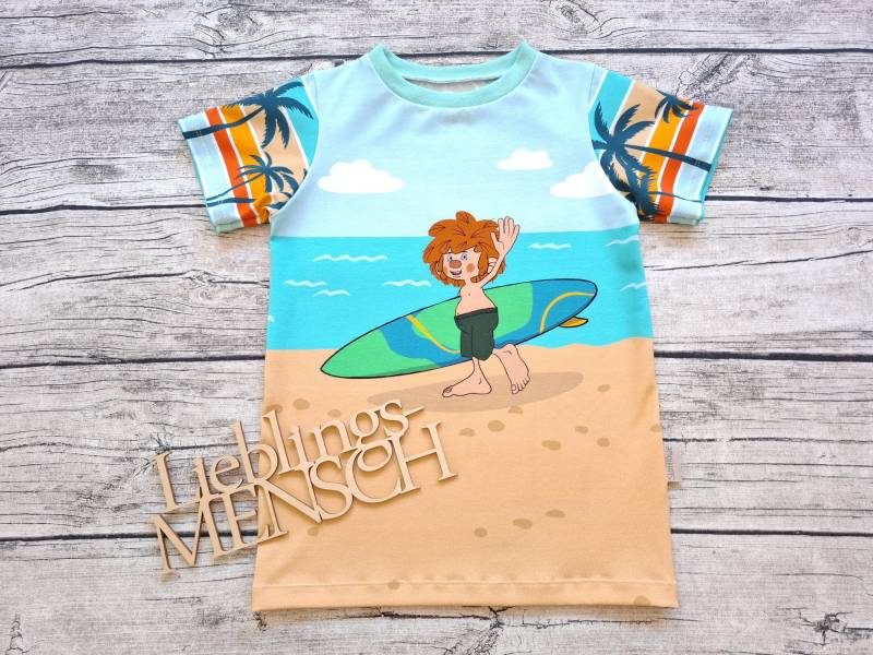 T-Shirt Pumuckl Der Kleine Kobold Surfbrett Für Mädchen Und Jungs von Stoffloewe
