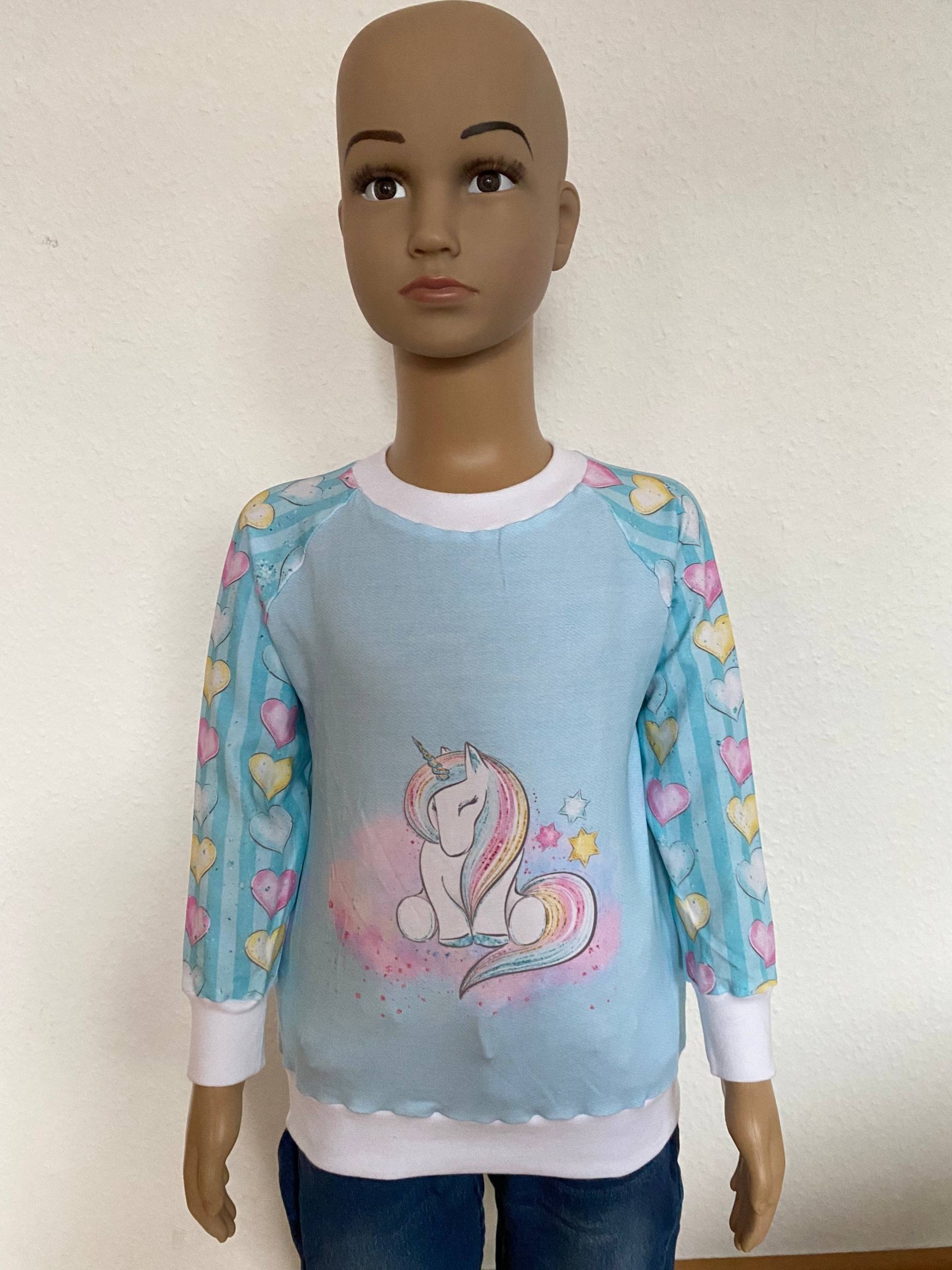 Sweatshirt Einhorn Mit Herz Größe 98 von StoffoaseKreationen