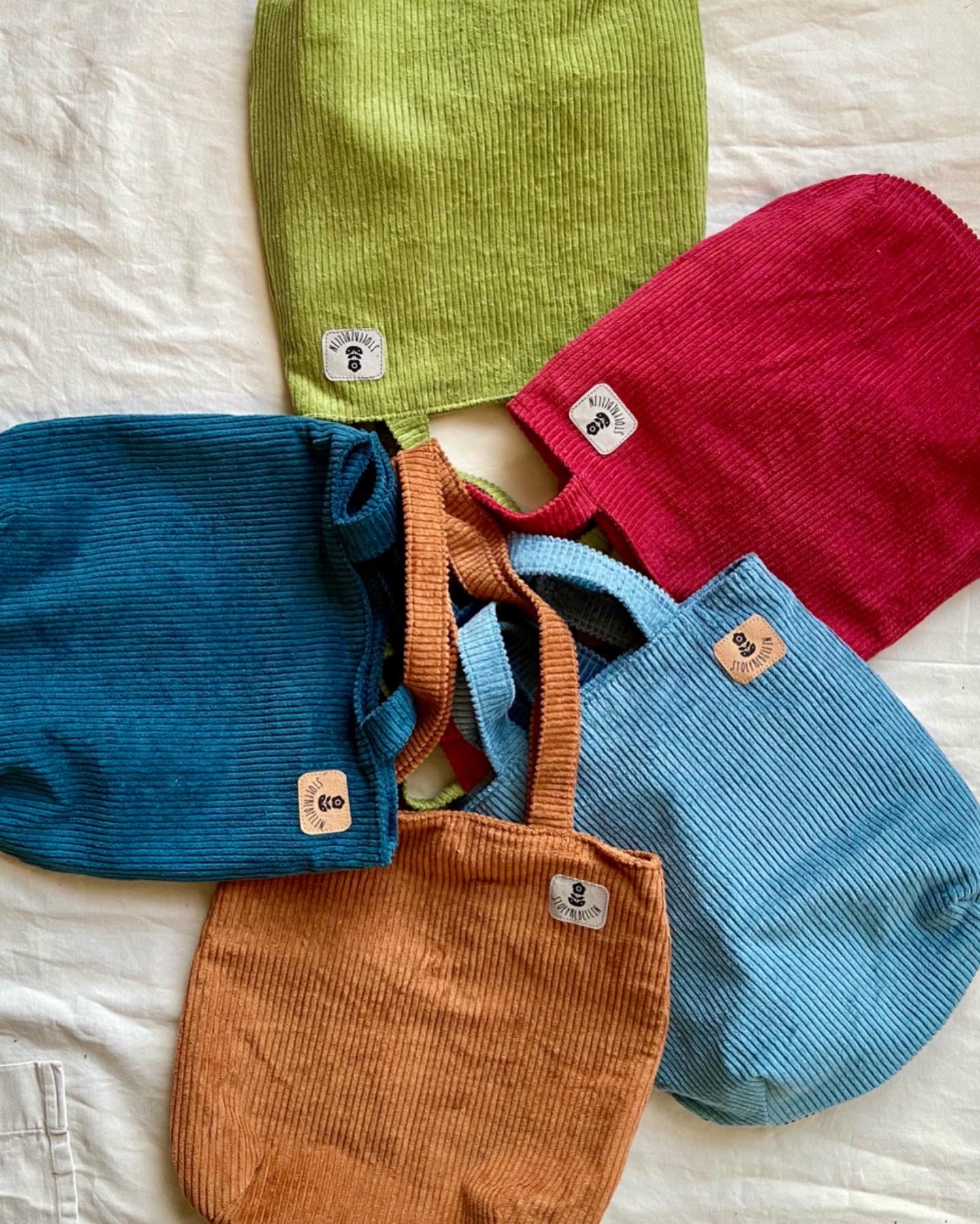 Cordbeutel Cordtasche Umhängetasche Cord Totebag Einkaufstasche Shopper von Stoffrebellin