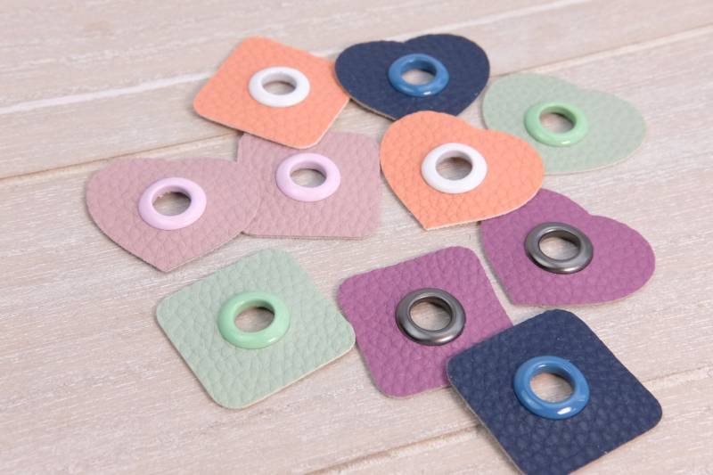 Ösenpatches Herz Quadrat 8mm Im 2Er Pack, Kordelpatches, Kunstlederöse Pastell Ösenpatches Herz Quadrat 8mm Im 2Er Pack, Kordelpatches, Kunstlederöse Pastell von Stoffstorch