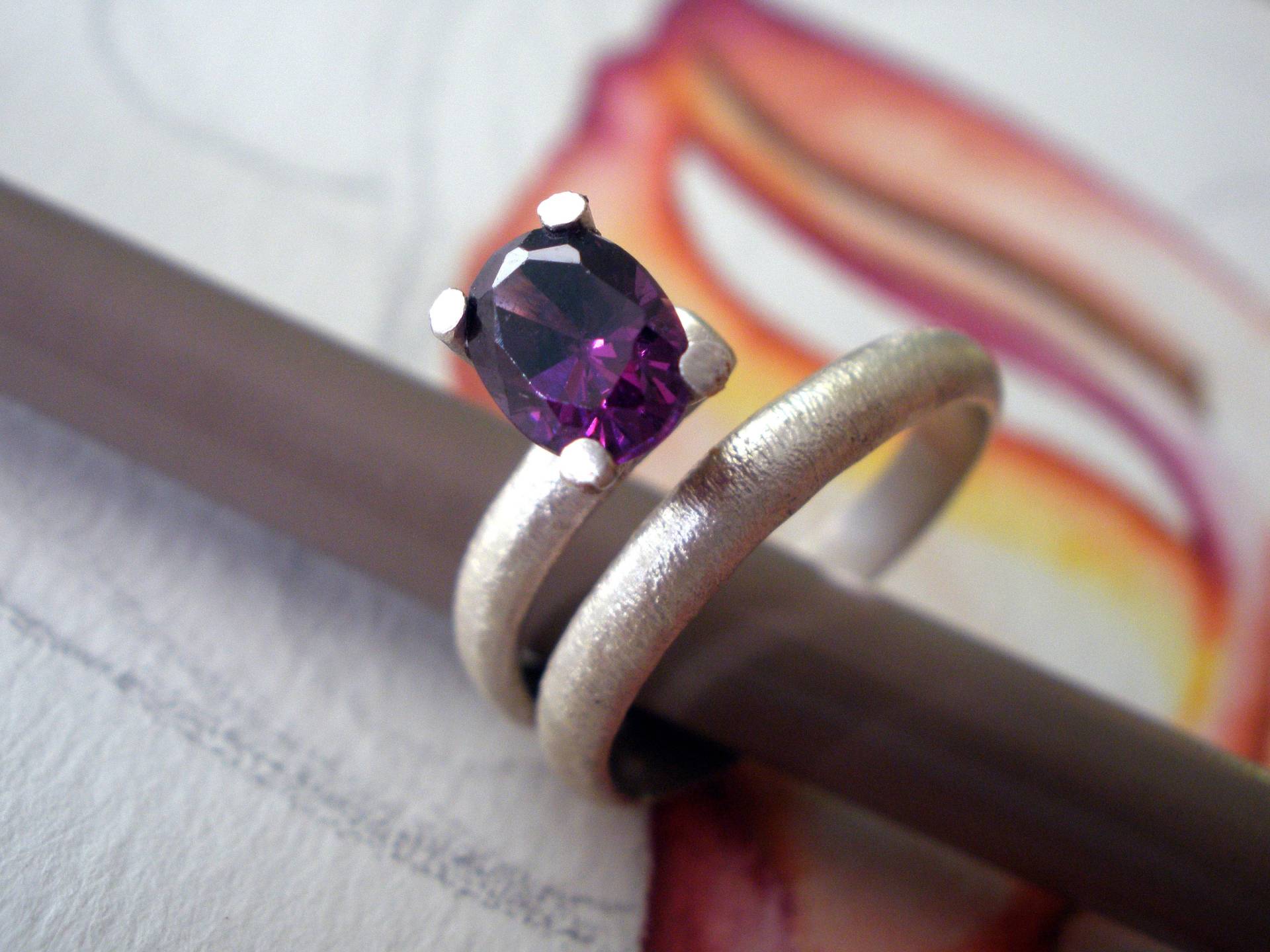 Oval Amethyst Zirkon Sterling Silber Ring von StoixeioJewelry