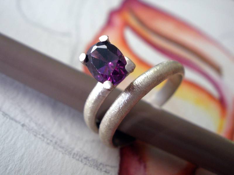 Oval Amethyst Zirkon Sterling Silber Ring von StoixeioJewelry