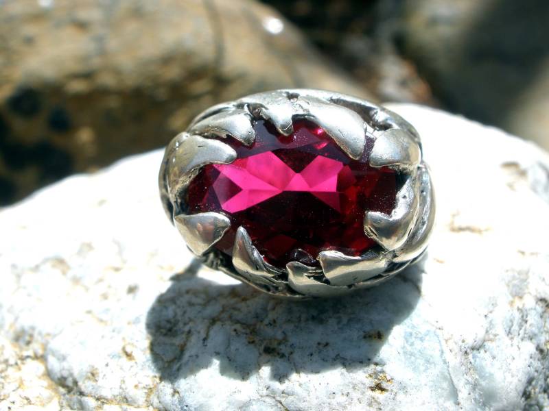 Handgemachter Rubinroter Cz Silber Ring Cocktail Schmuck von StoixeioJewelry