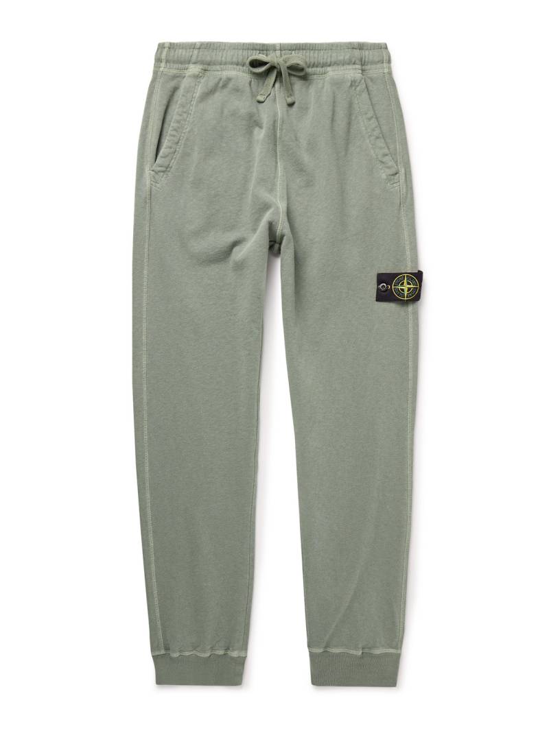 Stone Island - Tapered Logo-Appliquéd Garment-Dyed Cotton-Jersey Sweatpants - Men - Green - S von Stone Island