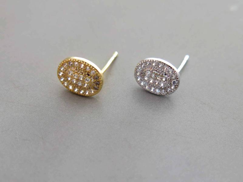 Ein Paar Cz Micro Pave Ovale Ohrstecker Zirkonia - Cz154 von StoneAge2