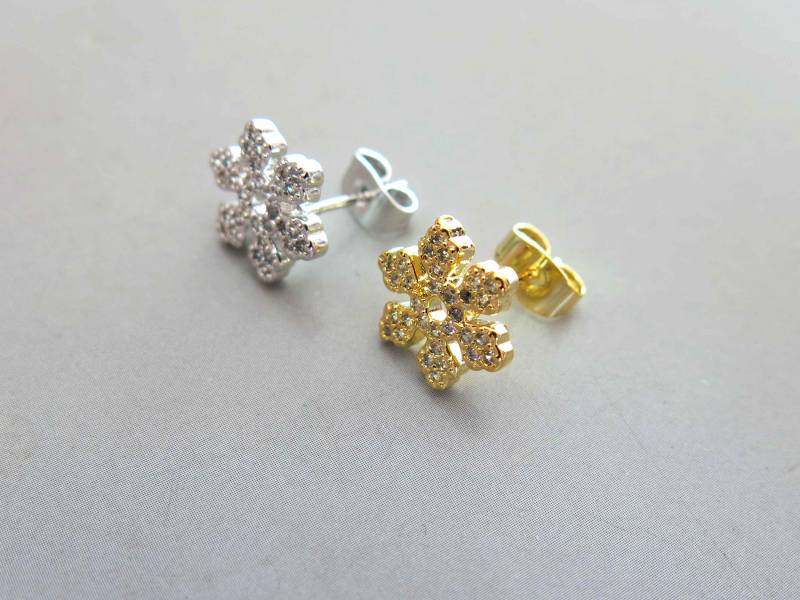 Ein Paar Cz Micro Pave Schneeflocke Ohrringe, Ohrstecker Zirkonia - Cz147 von StoneAge2