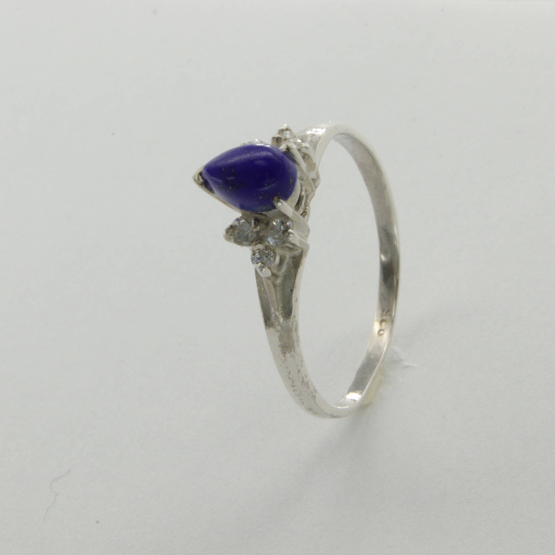 Echt Und Natürlich - Blauer Lapis Lazuli Ring Aus 925 Sterling Silber Mit 6 Zirkonia /Cz Rhodium Veredelt von StoneAndRox