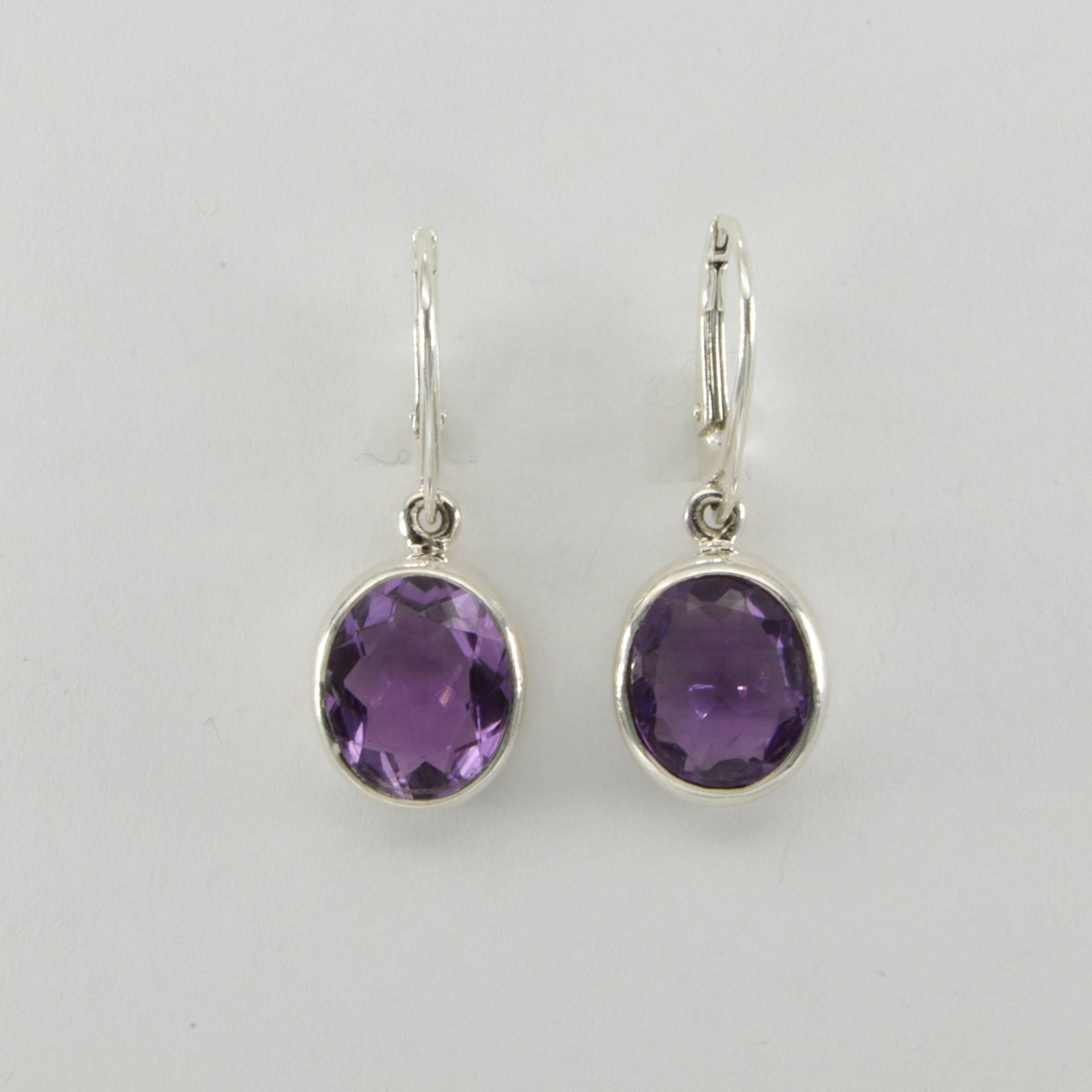 Echte Natürliche Lila/Violette Ovale Amethyst Ohrringe - 925 Sterling Silber Mit Klappbrisuren von StoneAndRox