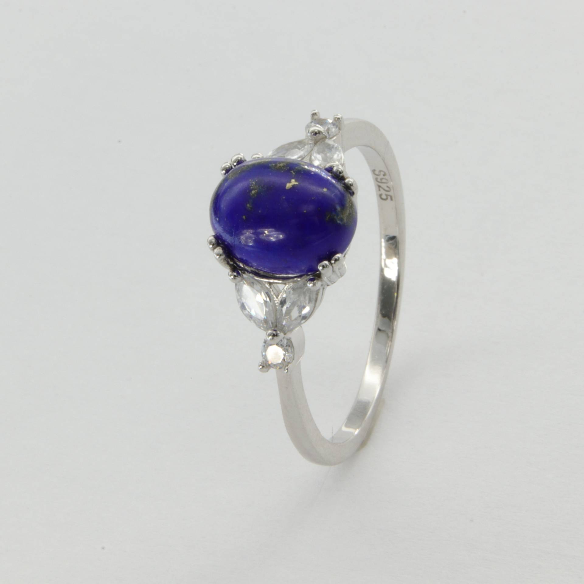 Echter Und Natürlicher - Oval Blauer Lapis Lazuli Ring Mit 6 Czs in 925 Sterling Silber Rhodiniert von StoneAndRox