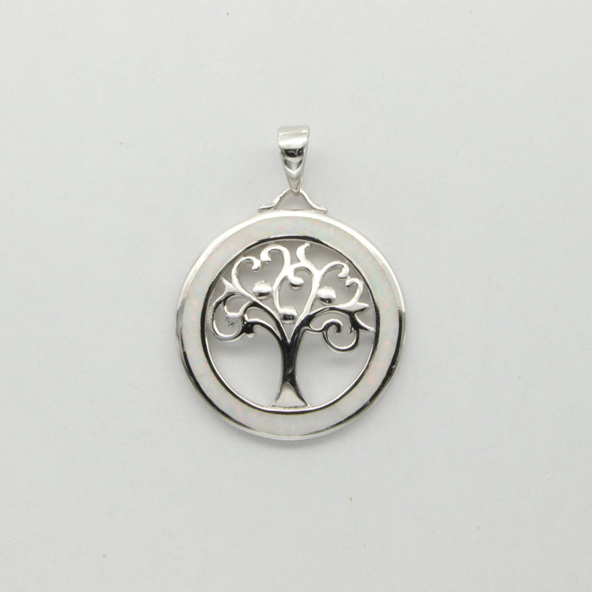 Runder Weißer Feueropal Baum Des Lebens Anhänger - 925 Sterling Silber Mit Einer Rhodinierung von StoneAndRox