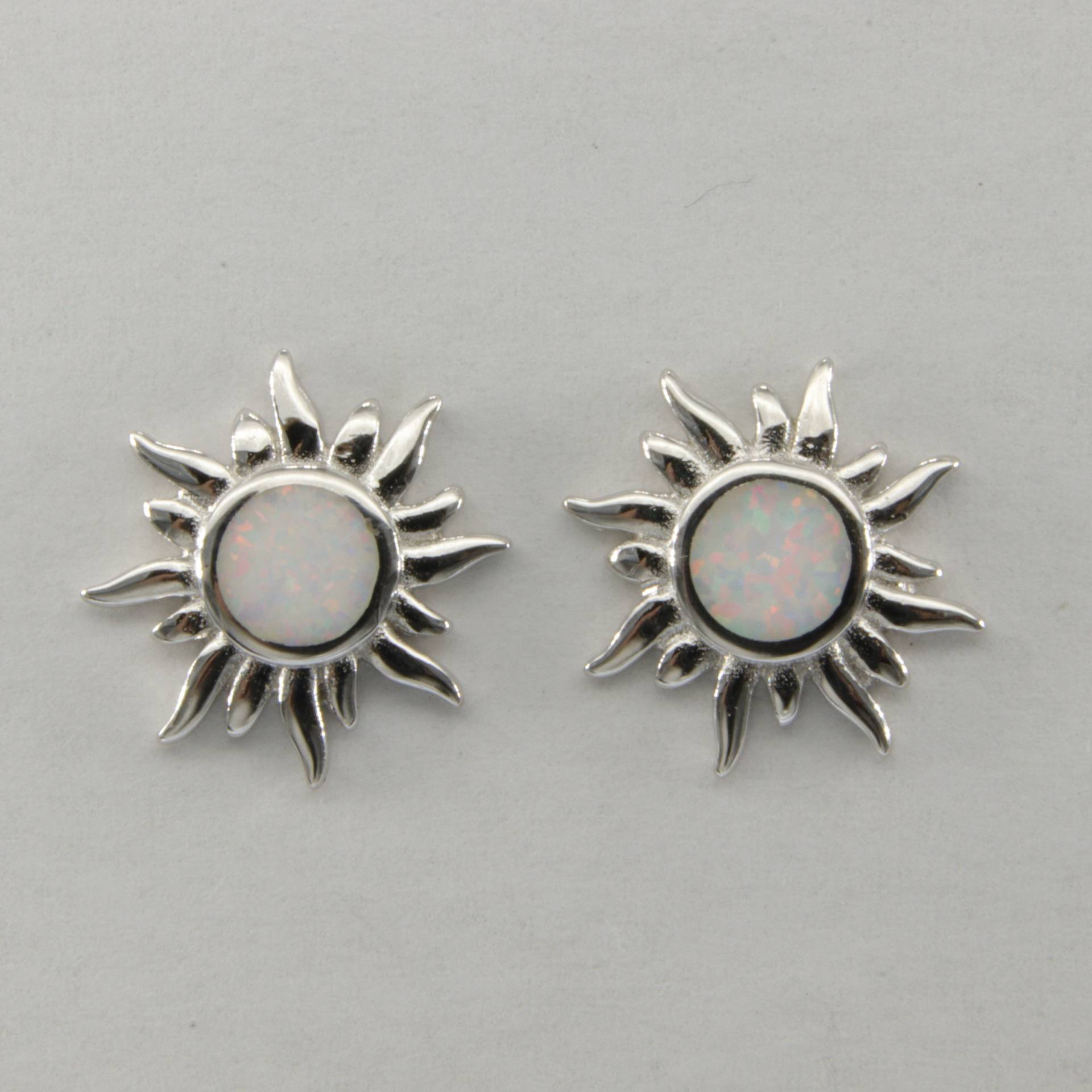 Weiße Feuer Opal Sonnen - Ohrstecker/Post Ohrringe in 925 Sterling Silber Mit Einem Rhodium Finish von StoneAndRox