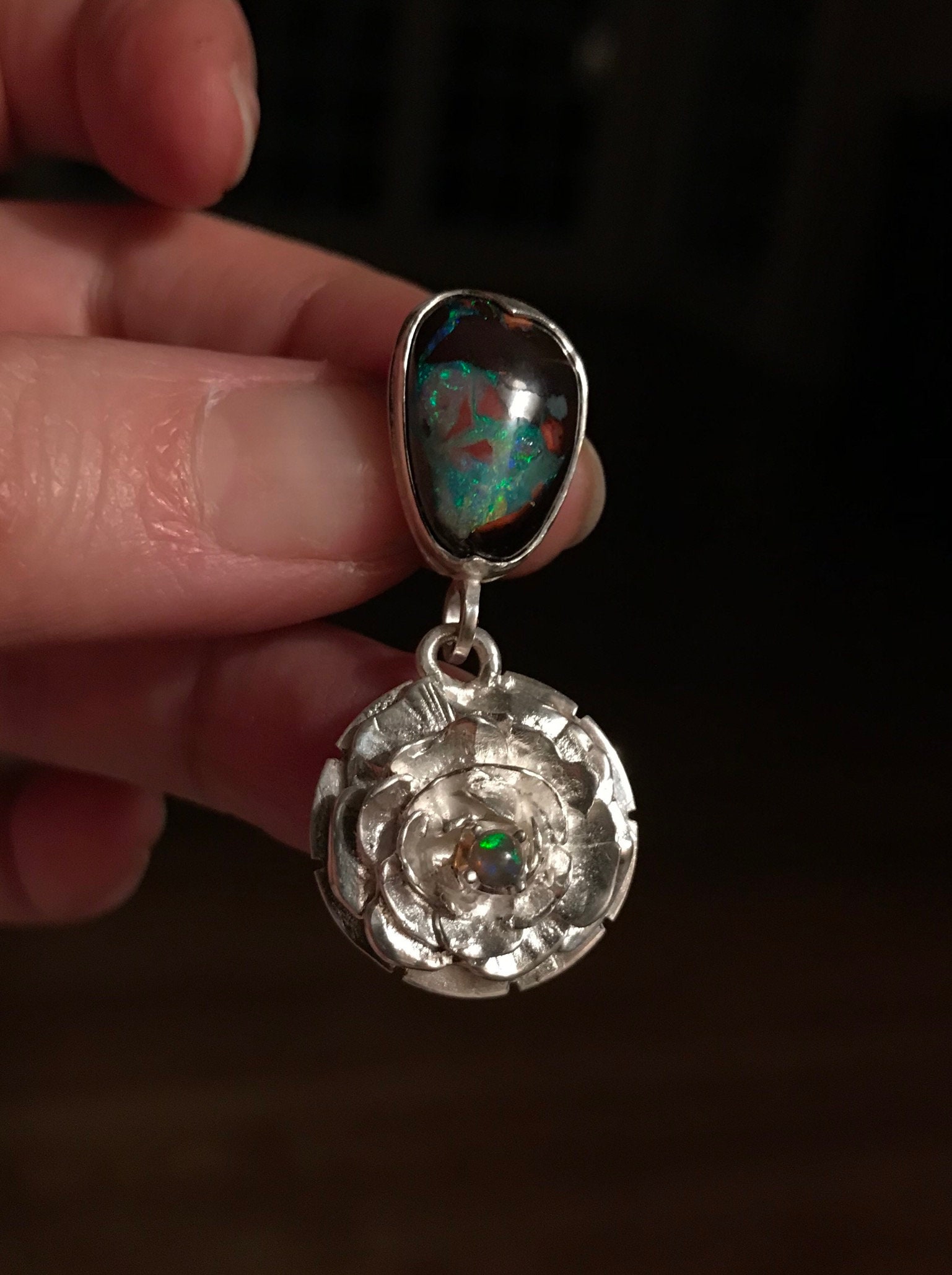 Handwerker-Silber Anhänger Mit Frecher Opal Naturstein. Form Rose Stein Handwerker-Silber Anhänger Mit Frecher Opal Naturstein. Form Rose Stein von StoneBench