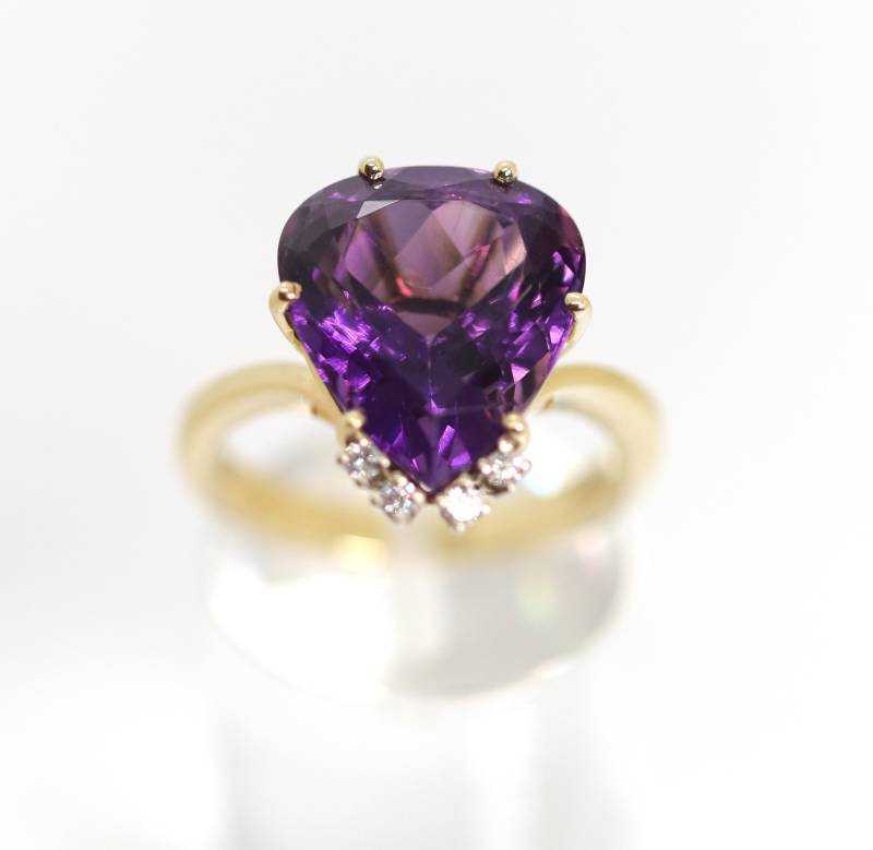 14Kt - 585 Damen Gelbgoldring, Amethyst Tropfenschliff + 4x Brillanten 0, 08Ct, Rg 56 von StoneBox94