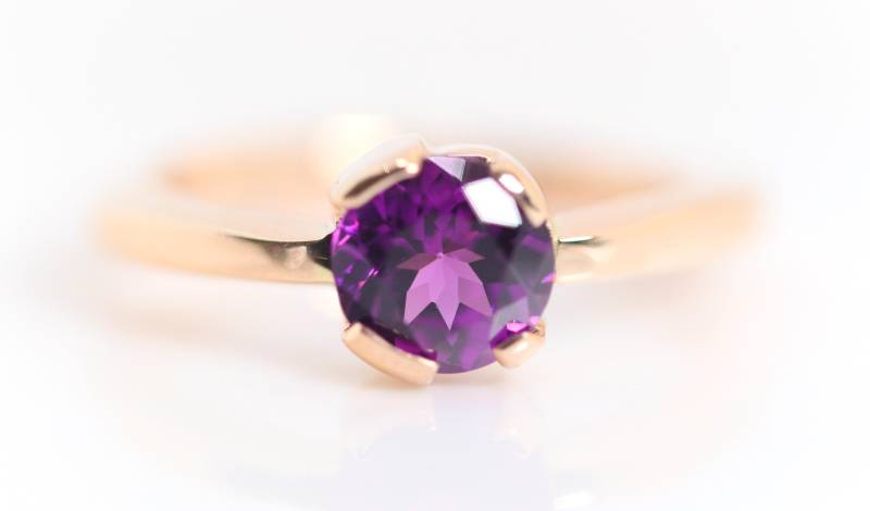 18Kt - 750 Gelbgoldring Aurifex Royal Purple Granat Goldschmiede Handarbeit Rg. 53 von StoneBox94