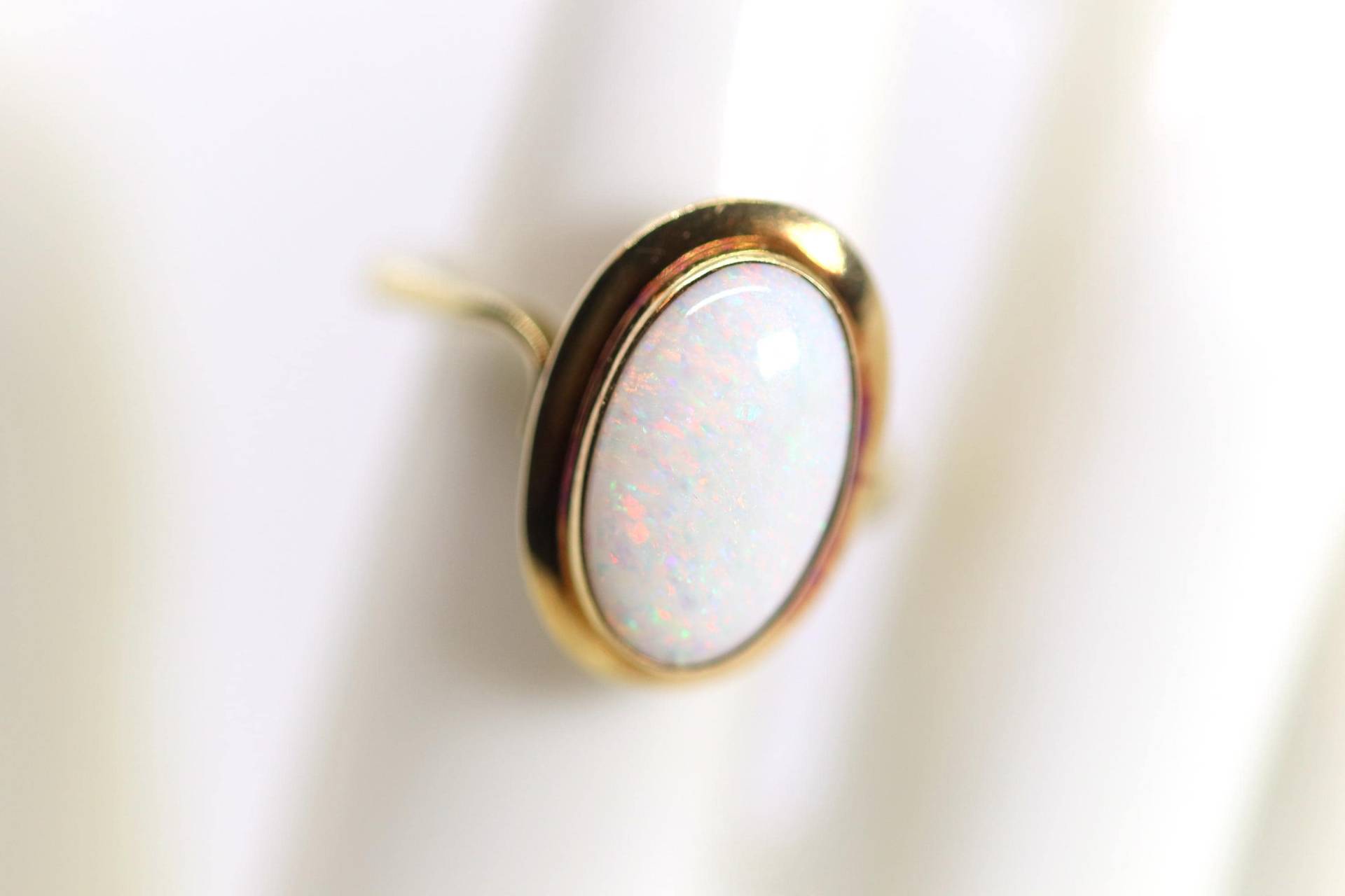 Damen Gelbgoldring Weißer-Opal 14Kt - 585, Oval Cabochon Körbchen, Rg. 52 Damen Gelbgoldring Weißer-Opal 14Kt - 585, Oval Cabochon Körbchen, Rg. 52 von StoneBox94