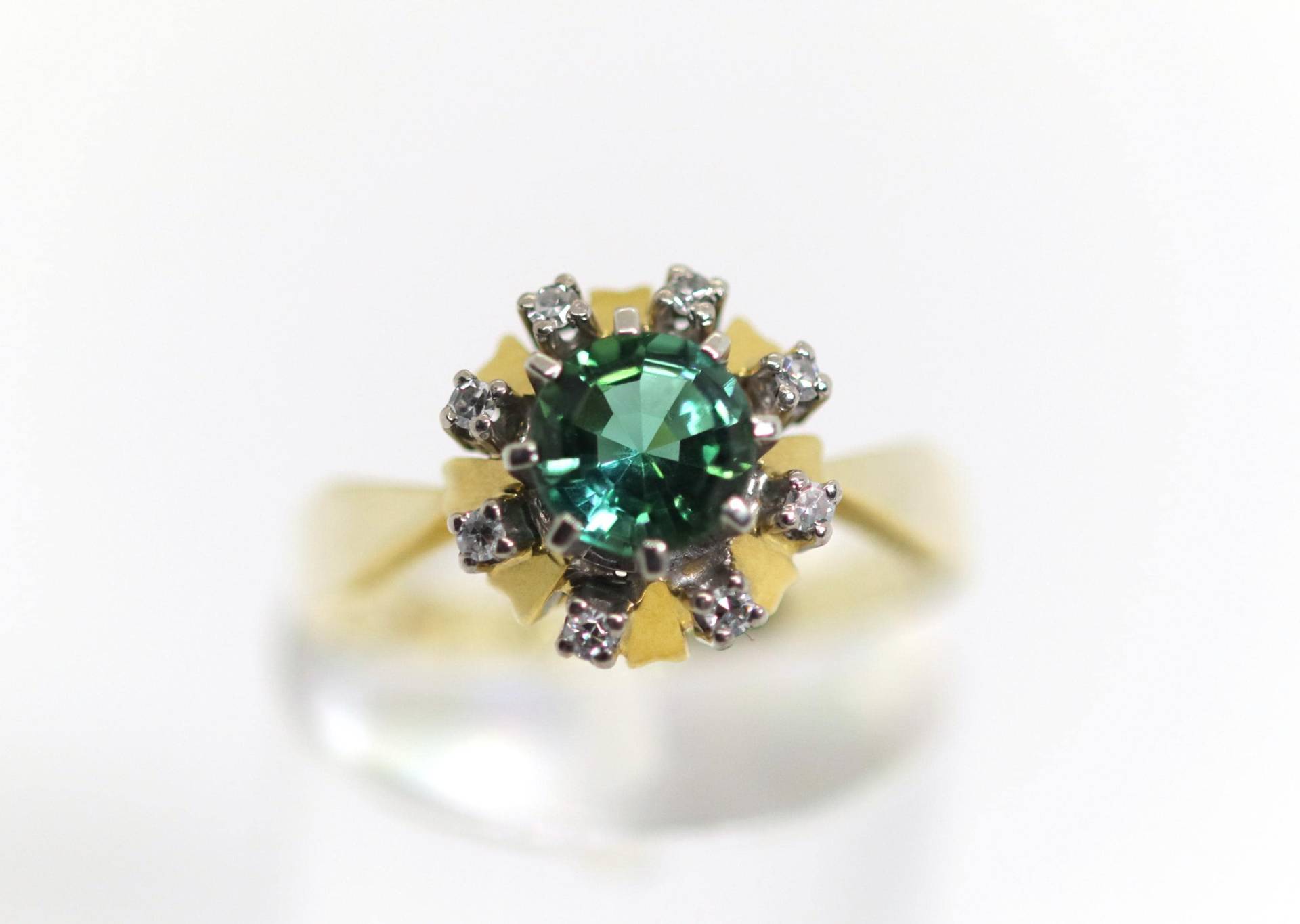 Gelbgold Damenring Solitär Grüner Turmalin Brillanten Kranz Blume Stern 585 14Kt, Größe 52 Gelbgold Damenring Solitär Grüner Turmalin Brillanten Kranz Blume Stern 585 14Kt, Größe 52 von StoneBox94