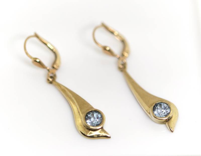 Gelbgold Ohrschmuck 8Kt - 333 Blauer Zirkonia Edelstein, L 4cm Gelbgold Ohrschmuck 8Kt - 333 Blauer Zirkonia Edelstein, L 4cm von StoneBox94