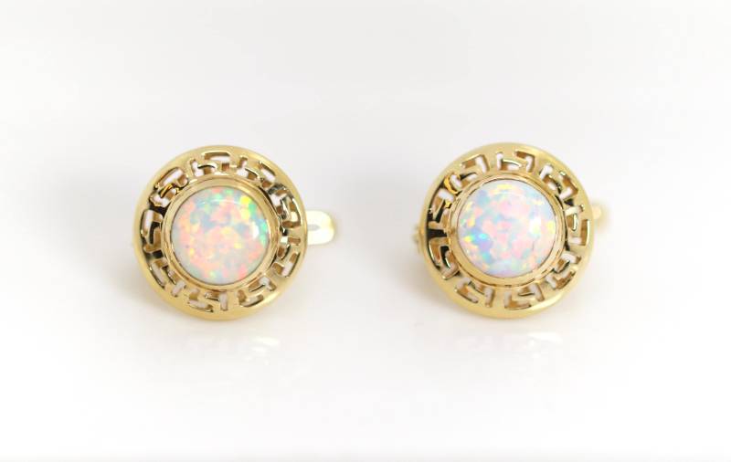 Gelbgold Ohrschmuck Weißer Opal 585 - 14Kt Cabochon Mäander Muster, Ø 1, 3cm von StoneBox94