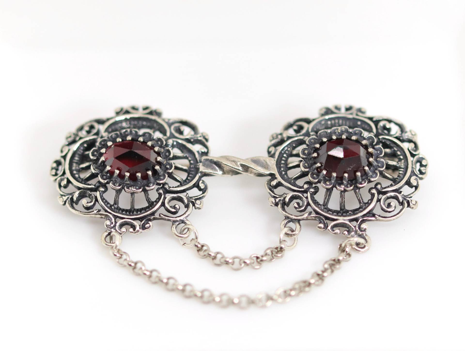 Vintage 835 Silberbrosche Tracht Granat Rosenschliff Edelstein Kettchen L 5, 2cm von StoneBox94