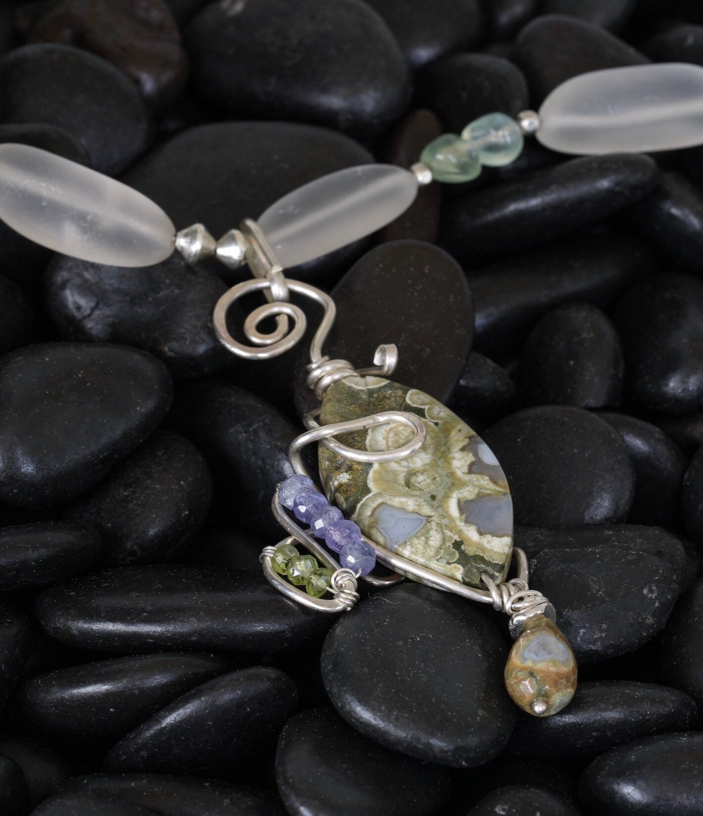 Einzigartige Edelsteinhalskette Mit Sterling Silber Draht Umwickelt Anhänger Einzigartige Edelsteinhalskette Mit Sterling Silber Draht Umwickelt Anhänger von StoneBrokeCreations
