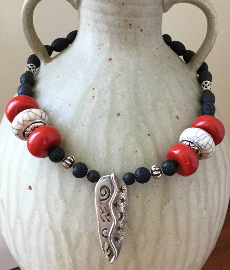 Einzigartige Sterling, Vintage Koralle Und Lava Halskette Einzigartige Sterling, Vintage Koralle Und Lava Halskette von StoneBrokeCreations