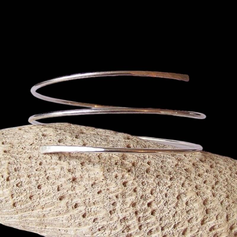 Silber Armreif - Gewundener Edelstahl Minimalist Benutzerdefinierte Textur Armband Oberarm Silber Armreif - Gewundener Edelstahl Minimalist Benutzerdefinierte Textur Armband Oberarm von StoneDelite