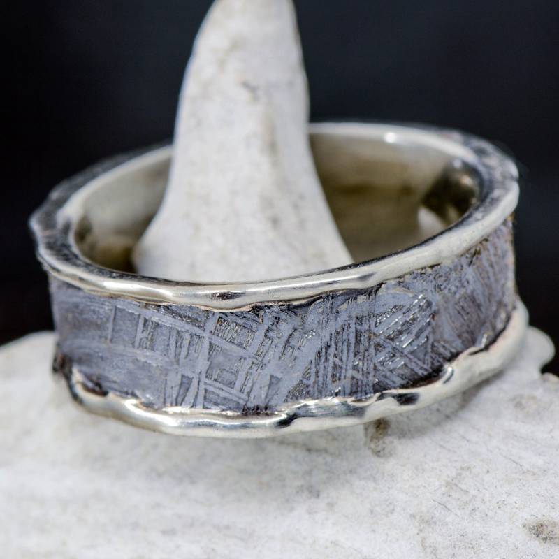 Geätzter Muonionalusta Meteorit in Gold - Stone Forge Studios von StoneForgeStudios