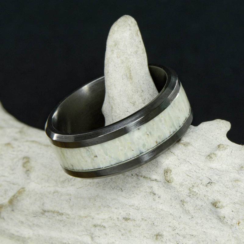 "Schwarzer Zirkon Mit Elchgeweih Inlay - "Stone Forge Studios"." von StoneForgeStudios