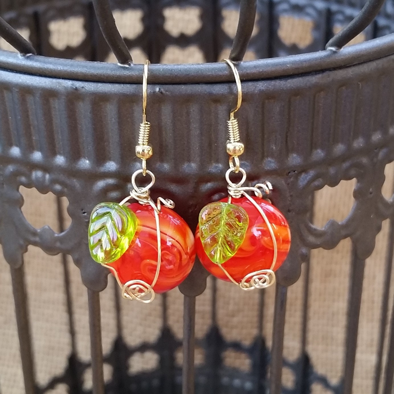 Kürbis Ohrringe Handgemacht Halloween Herbst Gruselig Orange Grün Lampwork Glasperle Draht Gewickelt Gold Filled von StoneFoxArts