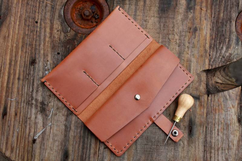 Frauen Leder Brieftasche, Braune Bifold Lange Schlanke Handgemachte Brieftasche von StoneHillshop