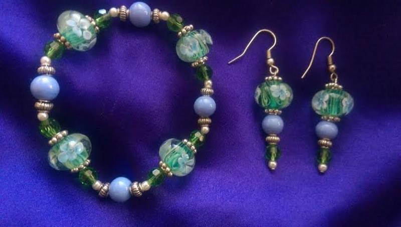 Blumen Armband Mit Passenden Ohrringen Blumen Armband Mit Passenden Ohrringen von StoneJewelryCompany