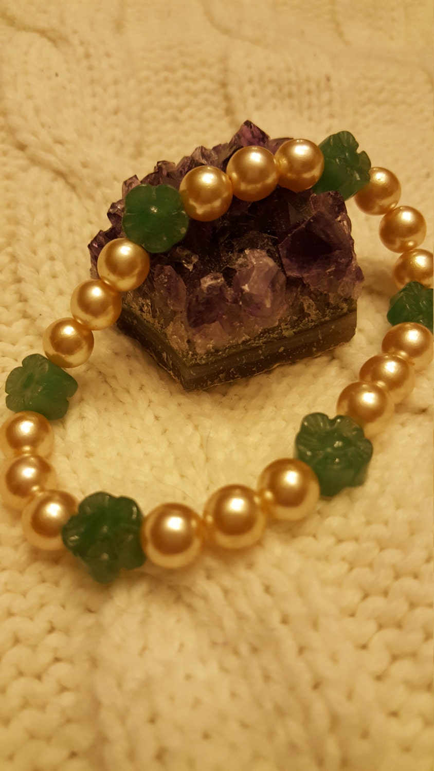 Echte Grüne Jade & Kunstperle Dehnbares Armband Echte Grüne Jade & Kunstperle Dehnbares Armband von StoneJewelryCompany