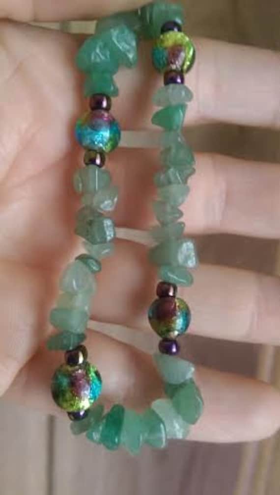 Echtes Grün Aventurin & Mehrfarbige Glasperlen Stretch Armband Echtes Grün Aventurin & Mehrfarbige Glasperlen Stretch Armband von StoneJewelryCompany