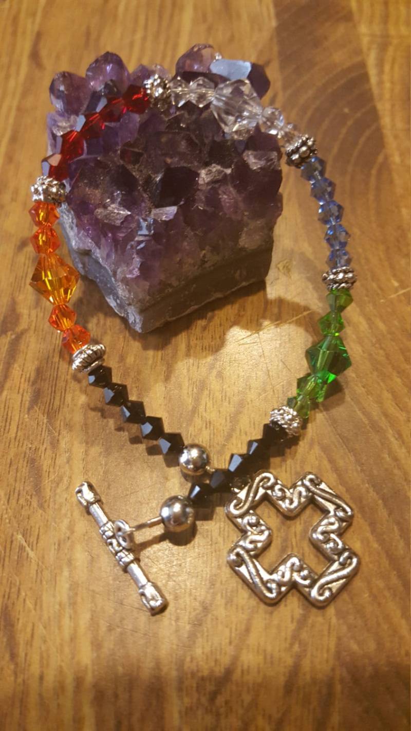 Echtes Swarovski Kristall Inspiration Knebelarmband Echtes Swarovski Kristall Inspiration Knebelarmband von StoneJewelryCompany