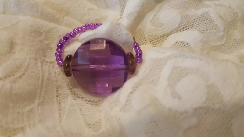 Lila Diamantschliff Kunststoff Perlen Ring Lila Diamantschliff Kunststoff Perlen Ring von StoneJewelryCompany