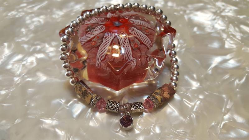 Oktober Rosa Turmalin Geburtsstein Perlen Dehnbares Armband von StoneJewelryCompany